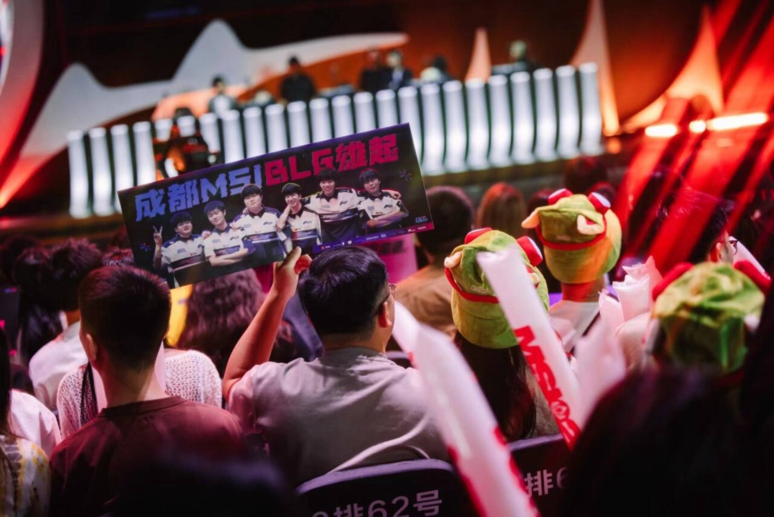 BLG公布胜者组决赛对阵TES赛前海报：激光将TES粉碎☢